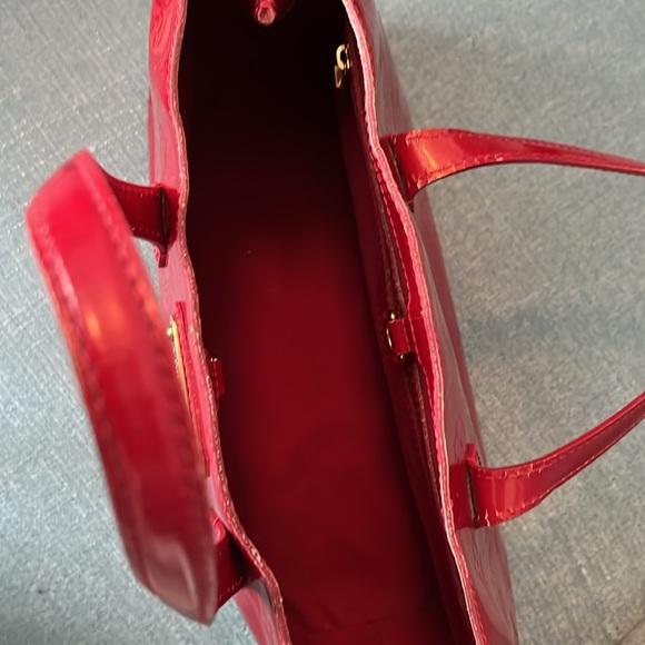 Louis Vuitton Wilshire PM Red Vernis Handbag with COA - Picture 7 of 15
